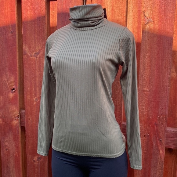 Pretty Little Thing Turtleneck Sweater Size 10 - Picture 2 of 9